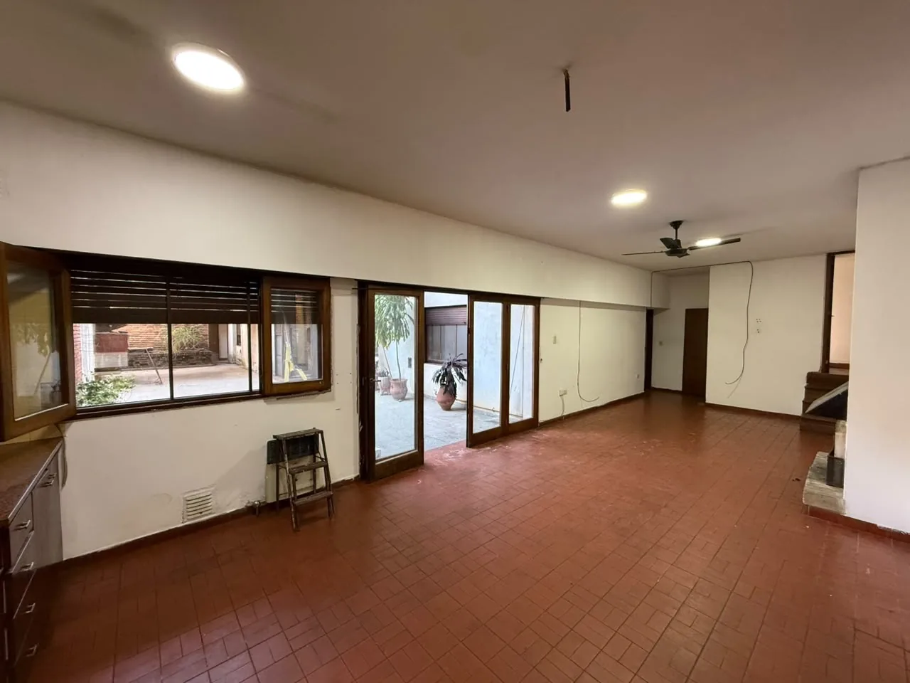 Ventanas y puertas al patio interno