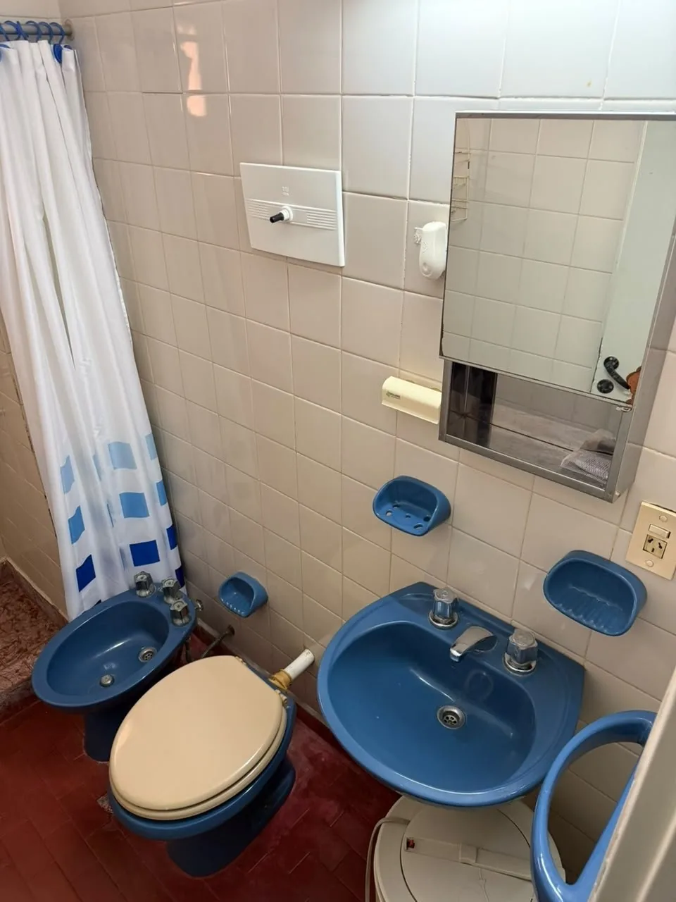 Revestimiento cerámico y sanitarios completos