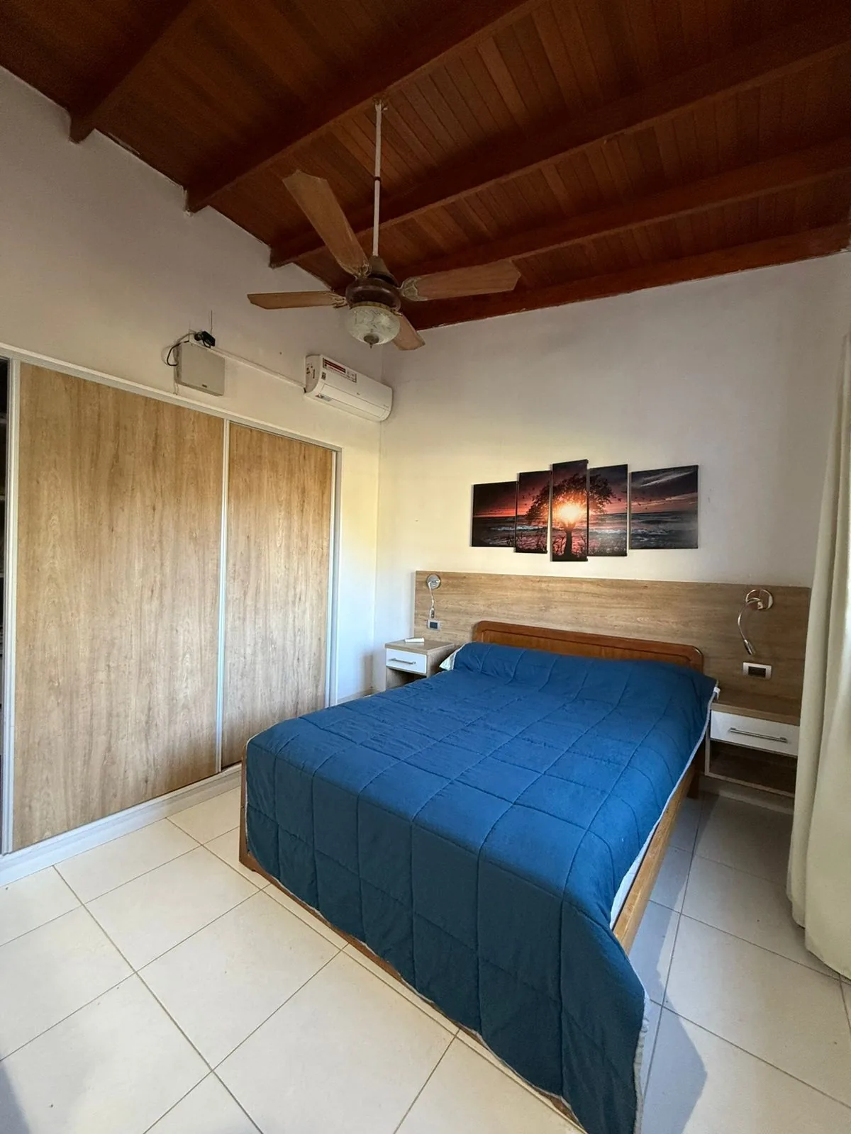 Dormitorio principal, con placard y aire acondicionado