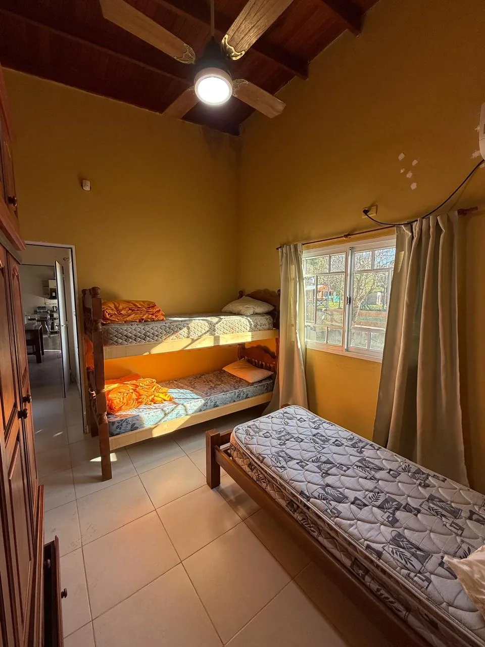Segundo dormitorio, con cucheta y cama de una plaza