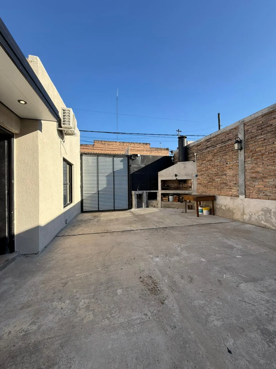El patio de ingreso
