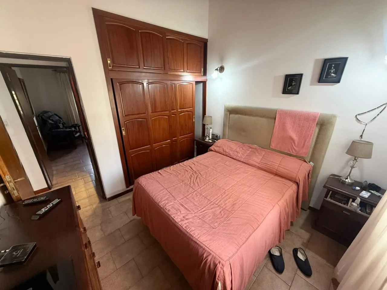 Otra vista del dormitorio principal