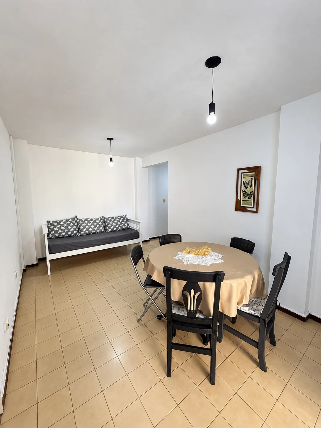 El living comedor visto desde el ingreso