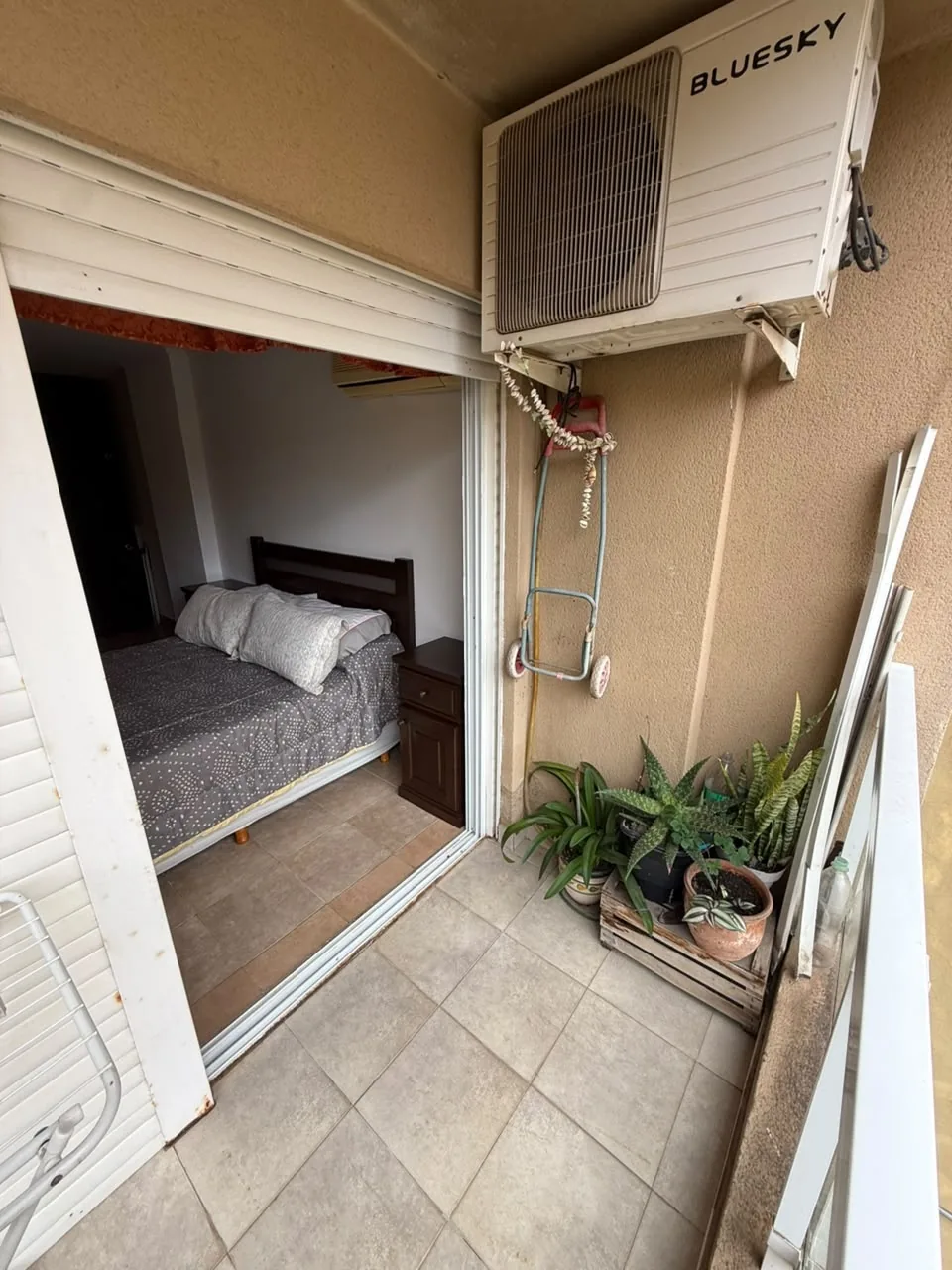 El balcón, con salida desde el dormitorio principal