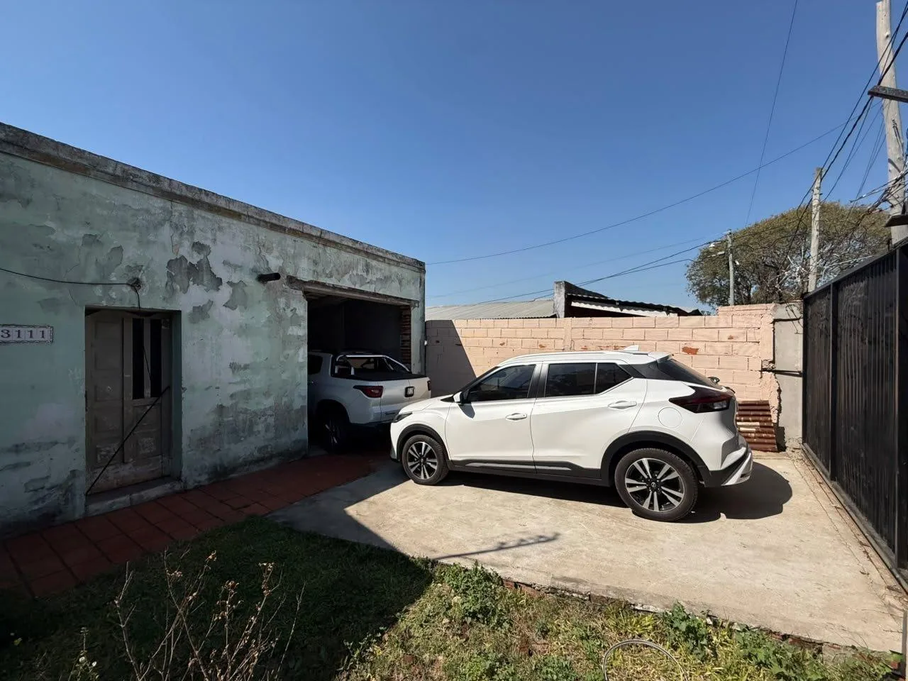 La segunda construcción, con entrada independiente y garage cerrado. A reciclar
