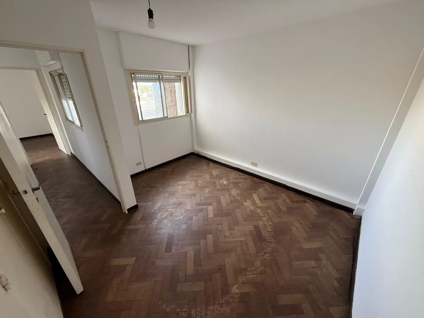 Segundo dormitorio completo, con ventana y luz natural