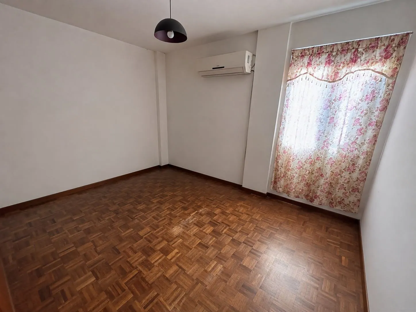 Segundo dormitorio con equipo de aire instalado